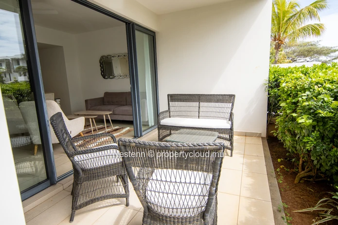 Furnished ground floor apartment with 3 bedrooms and garden 