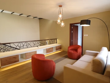 6 Bedroom House