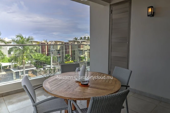 Beautiful three-bedroom apartment with terrace and sea view