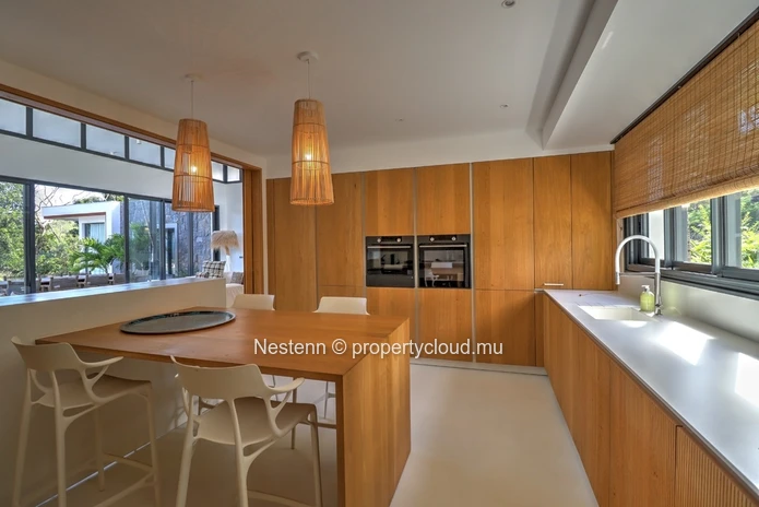Exceptionnelle villa de 5 chambres en suite dans un cadre enchanteur de bord de rivière