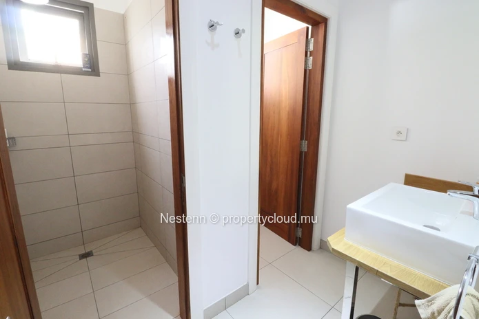 Modern commercial premises of 191.8 m²