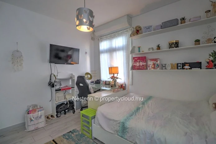 Modern 3-bedroom apartment just steps from the beach 