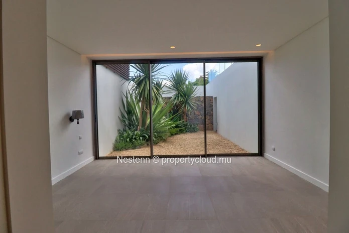 Magnificent 3-bedroom duplex with private pool and sea view