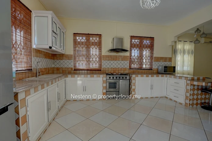 Charming traditional 280 m² house with 4 bedrooms
