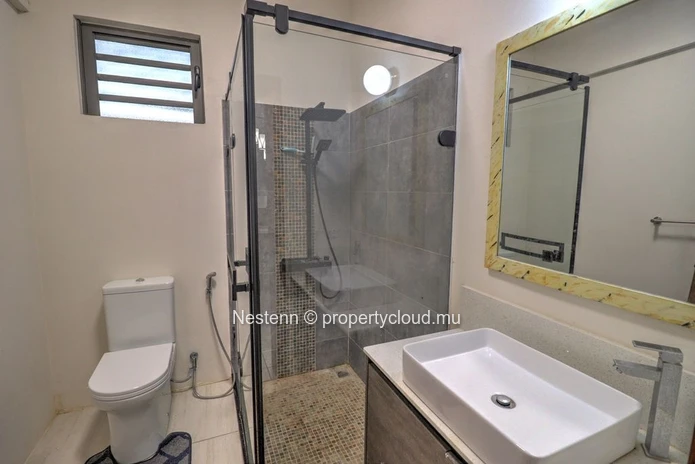Comfortable 2-bedroom apartment with swimming pool, green spaces and immediate proximity to amenities