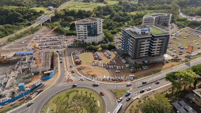 Terrain constructible très bien placé - Ebène - Parking - Immeuble potentiel