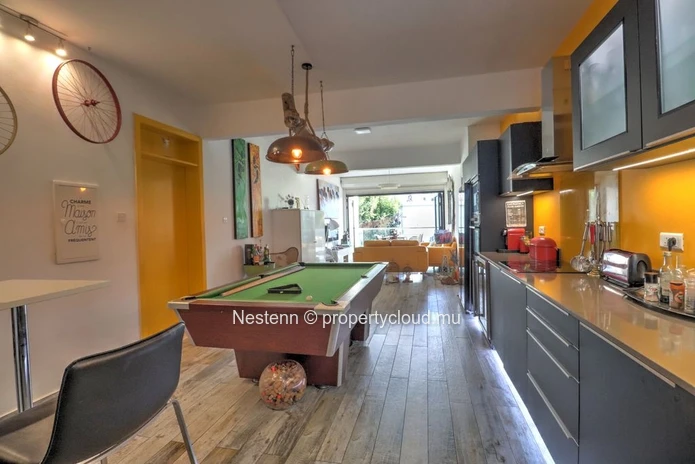 Modern 3-bedroom apartment just steps from the beach 