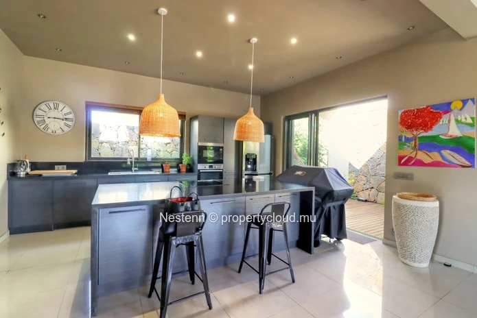 Luxueuse villa de 5 chambres avec piscine privée dans une résidence sécurisée. 