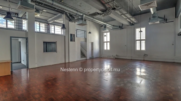  Bâtiment stratégique de 2 158,1 m² 