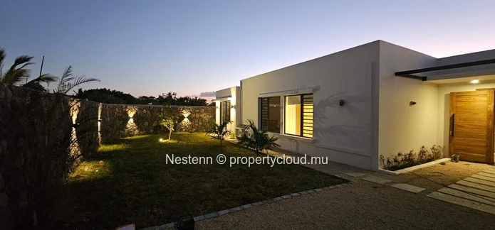 Villa familiale moderne de 4 chambres dans un beau jardin