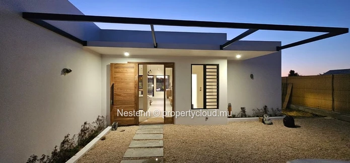Villa familiale moderne de 4 chambres dans un beau jardin