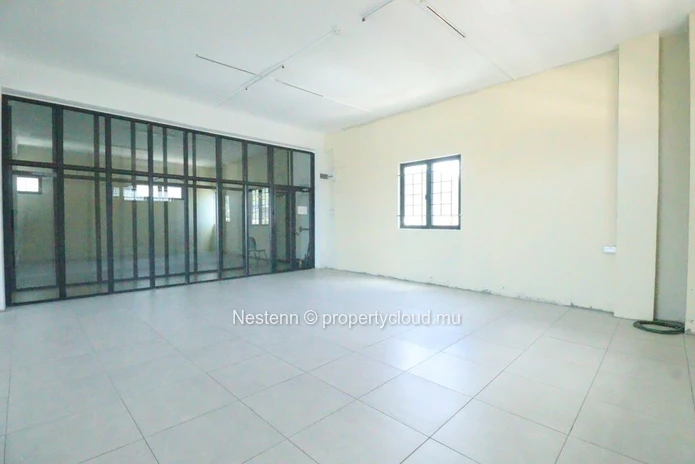 Espace bureau non meublé de 211 m² occupant l'ensemble du 4? étage