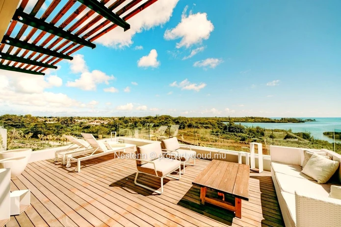 Superb 4-bedroom penthouse with sea views