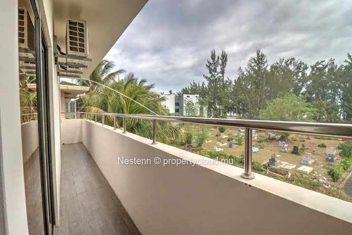 Superbe appartement avec vue mer dans une résidence avec accès direct à la plage. 