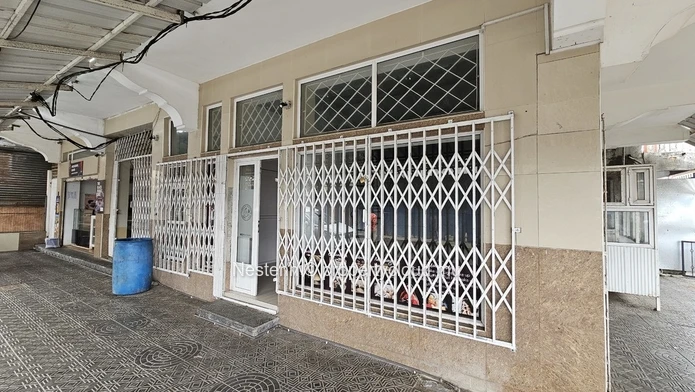 150 m² commercial space ideally located near the station and shops