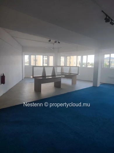 Furnished office on the 3rd floor with stunning views of the city center