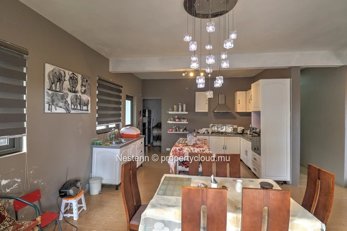 Chapman view : Maison contemporaine avec cadre montagneux et sérénité
