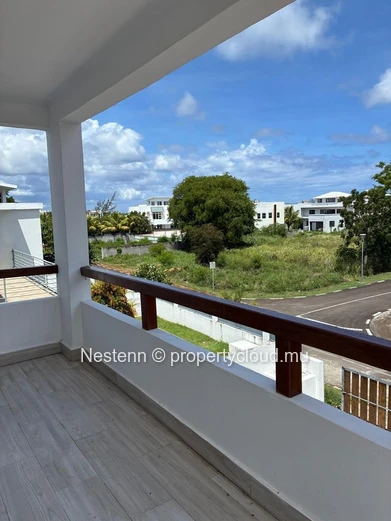 Villa de 4 chambres dans un residence securisee proche de la plage 