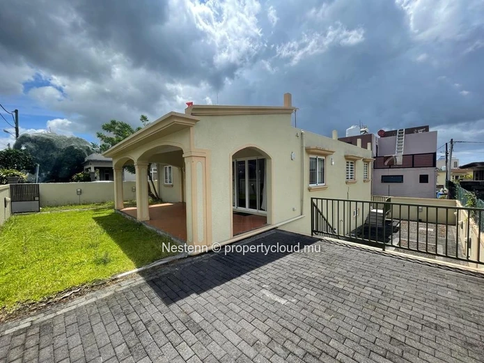3-bedrooms house located in a quiet area