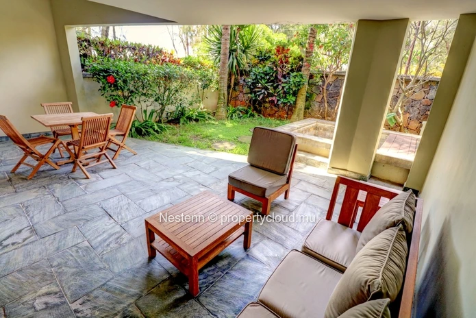 2-bed apartment in a secure residence across from the beach