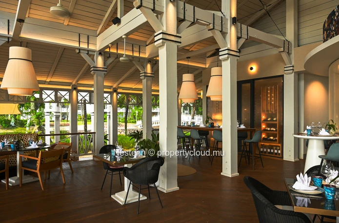 Sea view land of 1575 m² in an exceptional estate.