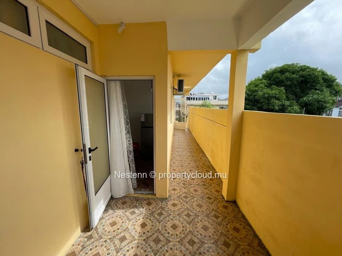 Freshly renovated furnished 3 bedrooms apartment 