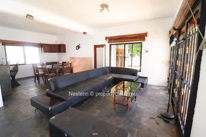 House to renovate near the beach with strong rental investment potential.