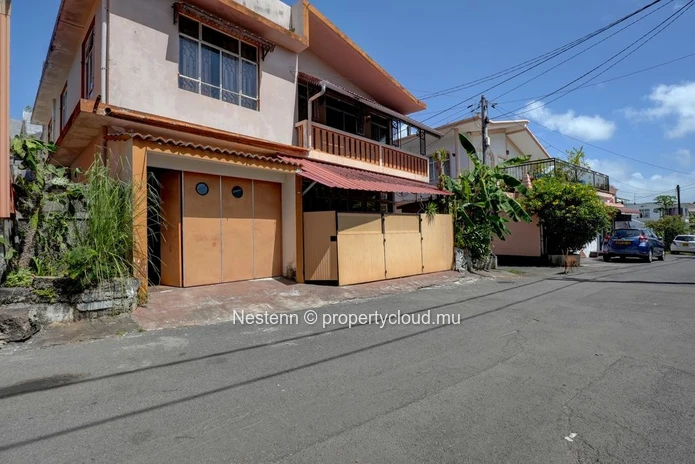 Maison de 200 m², construite sur un terrain de 241 m² 