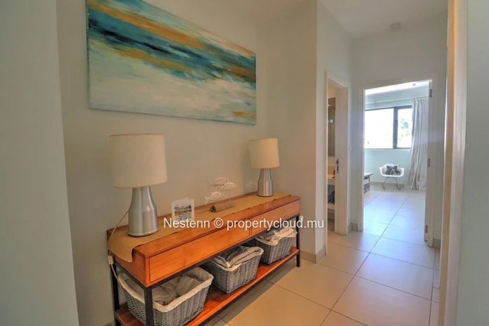 Penthouse moderne et bien agencé de 3 chambres à coucher à quelques minutes à pied de la plage