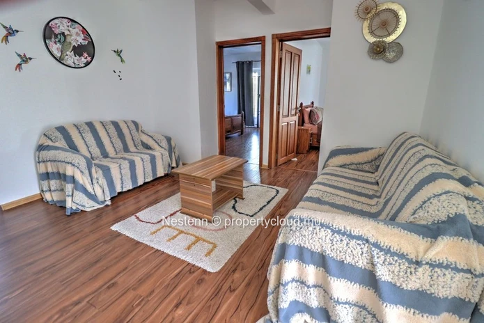 Confortable appartement de 3 chambres en suite au coeur d'un quartier prisé.