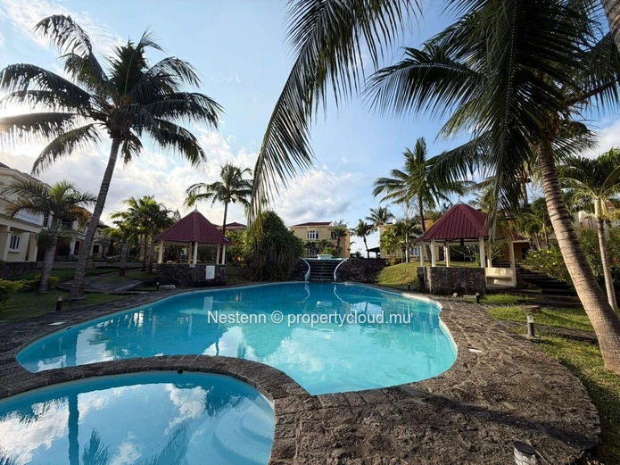 Villa rénovée de 3 chambres avec piscine en bord de mer