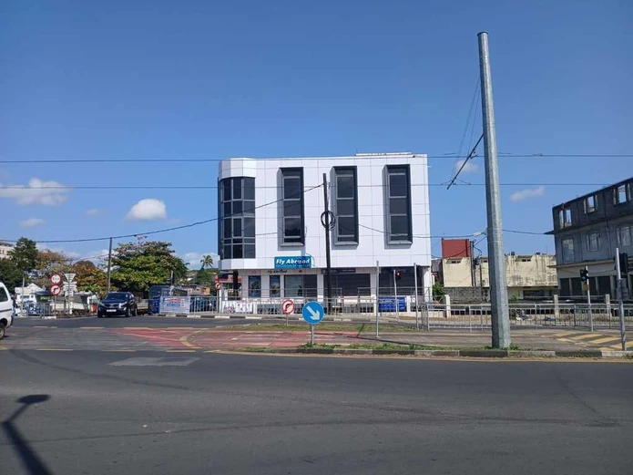 Commercial space ideal for office, close to metro and amenities