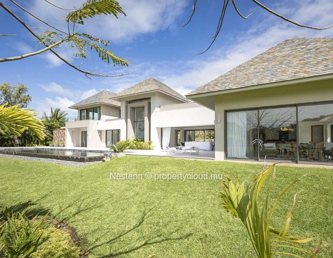 Modern 4-bedroom villa 