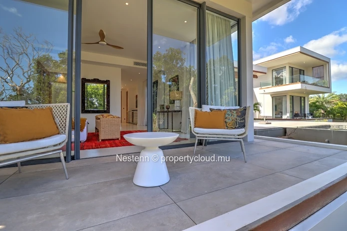 Exceptionnelle villa de 5 chambres en suite dans un cadre enchanteur de bord de rivière