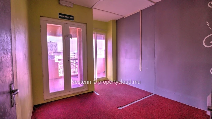 Office space of 371.61 m² 