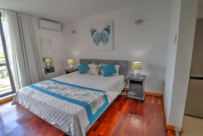 Beautiful 2 bedroom apartment just minutes from the beach