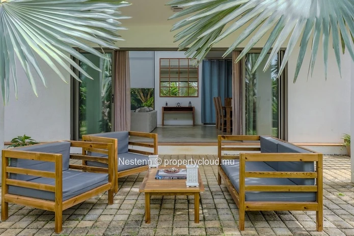 Maison contemporaine familiale avec mezzanine et spacieux jardin 