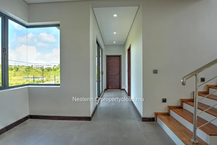 Villa haut de gamme de 4 chambres avec 324 m² sur un terrain de 409 m² 