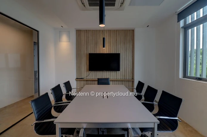 Prestigious office with breathtaking views in the heart of the Vivea Business Park