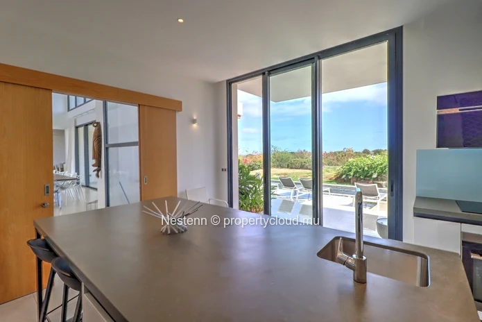 Somptueuse villa de 4 chambres avec vue plongeante sur nature et rivière 