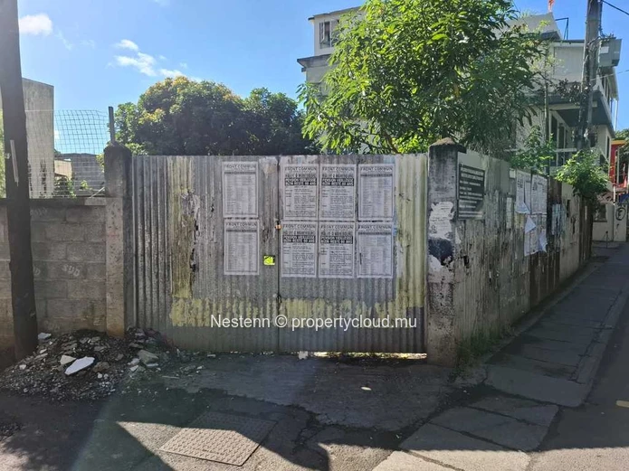 Terrain commercial de 333,5 m² 
