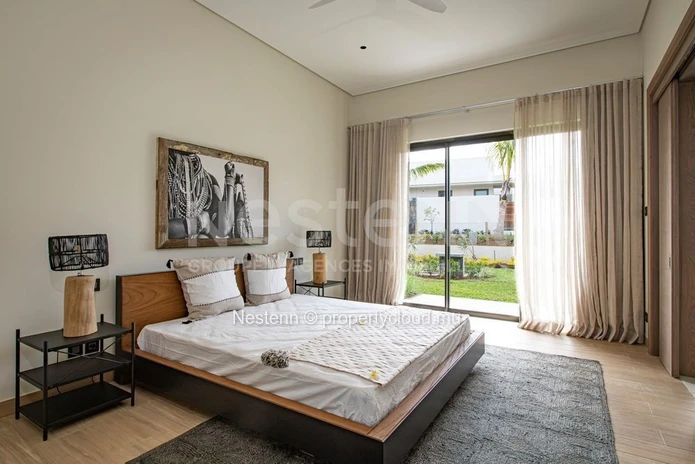 Villa neuve de 4 chambres de plain-pied avec vue sur le golf dans un domaine prestigieux