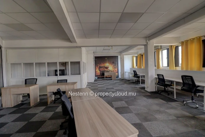 Furnished office on the 4th floor with stunning views of the city center