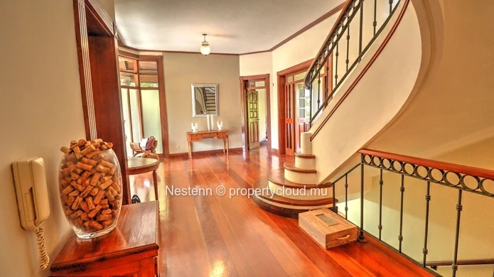 Propriété d'exception de 1 148 m² avec 7 chambres