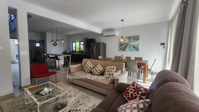 Duplex sécurisé de 3 chambres dans une résidence sécurisée