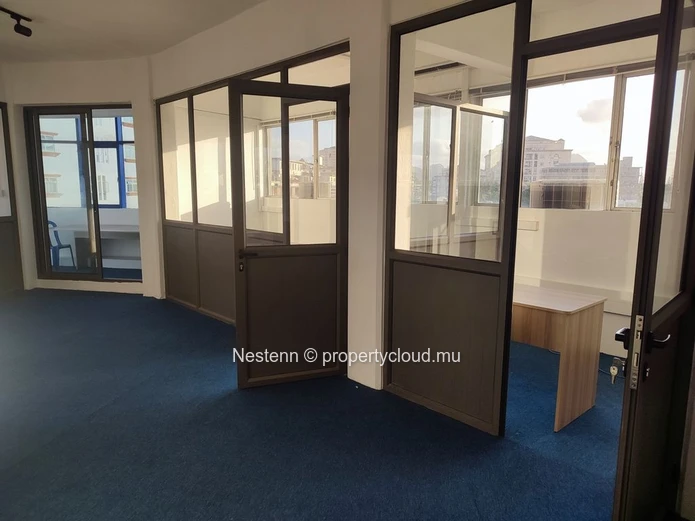 Furnished office on the 3rd floor with stunning views of the city center
