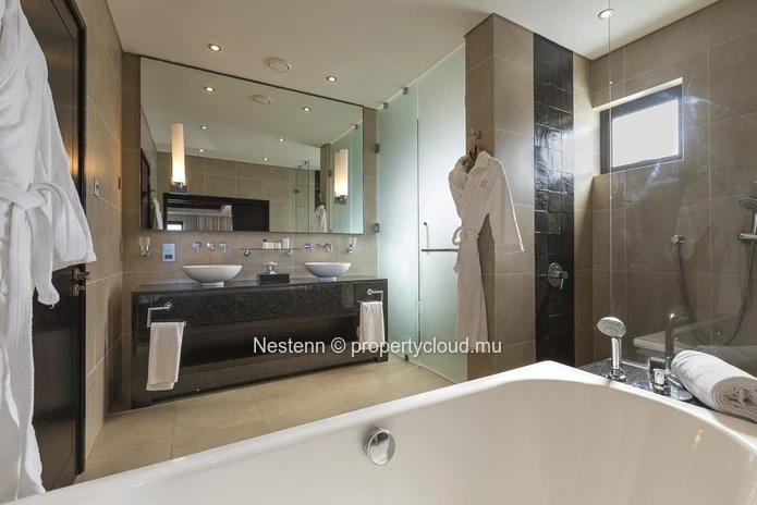 Appartement de 3-chambres pieds dans l'eau  d'une résidence golfique de renom