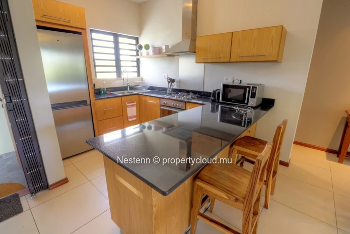Nice 2-bed apartment in a small residence with swimming pool.