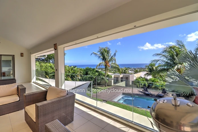 Fantastic 5 bedroom villa with panoramic sea views