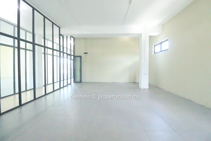 Espace bureau non meublé de 211 m² occupant l'ensemble du 4? étage